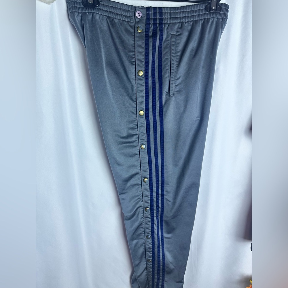 Men's Adidas Tear Away Snap Gray Track Pants with Blue Stripes Size Medium - Picture 8 of 10